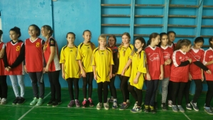 Соревнования по футболу среди девушек